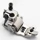 Piciorus presor cu rola zimtata de metal si ghidaj reglabil pentru masini industriale tip uberdeck de cusut acoperire cu 3 ace, distanta intre ace 6,4mm