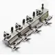 Piciorus presor cu rola dintata de metal si ghidaj reglabil pentru masini industriale tip uberdeck de cusut acoperire cu 3 ace si 5 fire, distanta intre ace 5,6mm