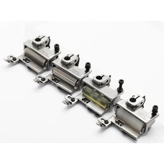 Piciorus presor cu rola dintata de metal si ghidaj reglabil pentru masini industriale tip uberdeck de cusut acoperire cu 3 ace si 5 fire, distanta intre ace 5,6mm