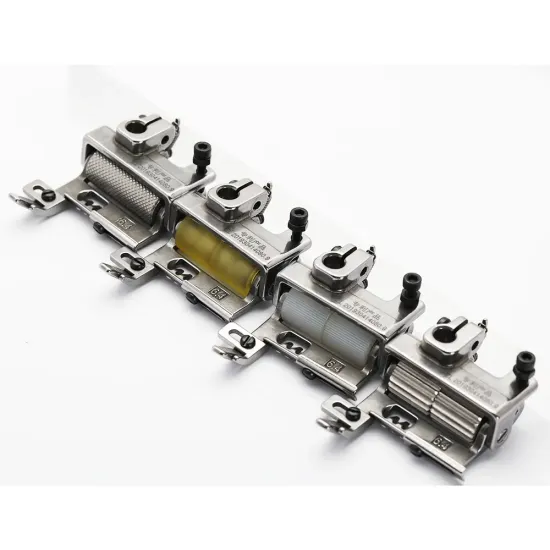 Piciorus presor cu rola zimtata de metal si ghidaj reglabil pentru masini industriale tip uberdeck de cusut acoperire cu 3 ace si 5 fire, distanta intre ace 6,4mm