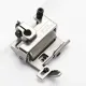 Piciorus presor cu rola zimtata de metal si ghidaj reglabil pentru masini industriale tip uberdeck de cusut acoperire cu 3 ace si 5 fire, distanta intre ace 5,6mm