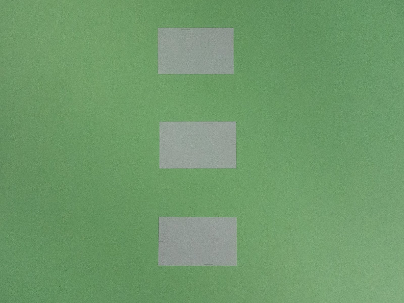 Etichete autoadezive cu adeziv permanent, dimensiune 26×16mm, colturi drepte, 1000 etic/rola, albe